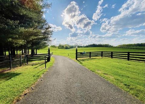 88 Edgewater Rd, Jamestown, KY 42629