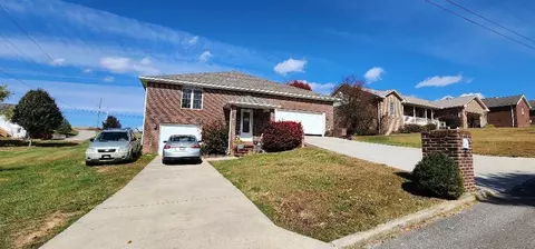 67 E Cherry Dr, Science Hill, KY 42553 photo 2
