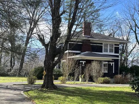 211 Arthur Heights Hts, Middlesboro, KY 40965 photo 3