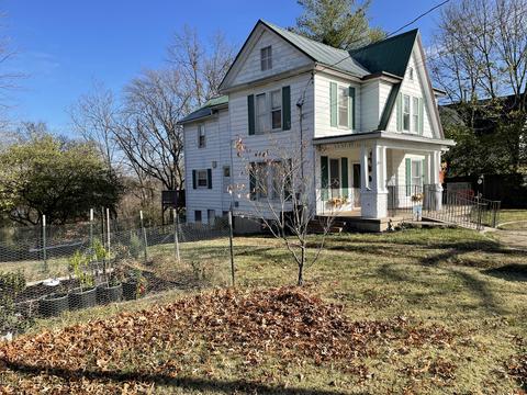 596 Chestnut St, Berea, KY 40403