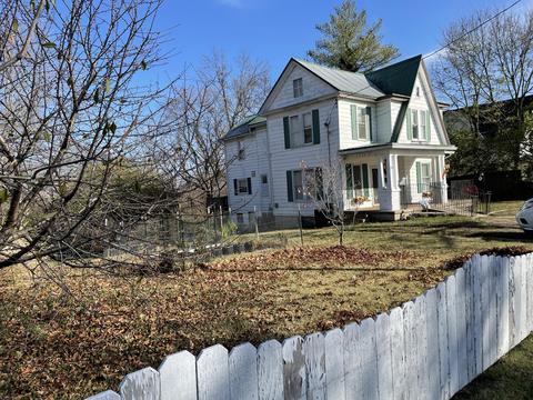 596 Chestnut St, Berea, KY 40403 photo 2