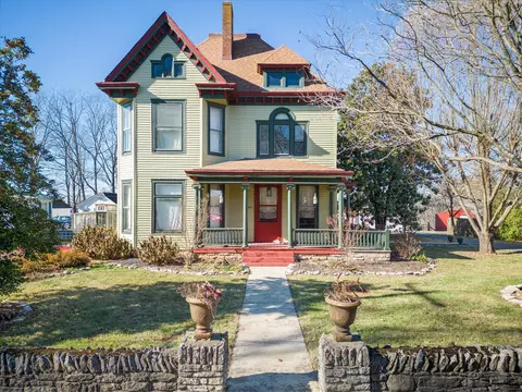 206 College Rd, Paris, KY 40361
