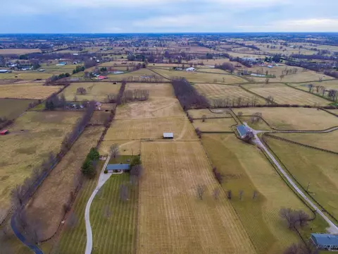 5165 Stewart Rd, Lexington, KY 40516