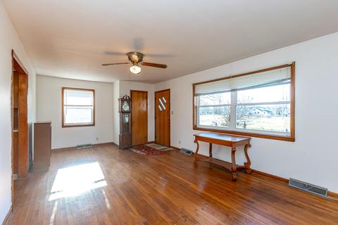 116 Scrivner St, Stanton, KY 40380 photo 3