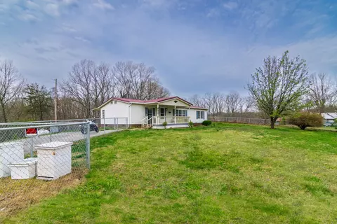 1315 Sand Hill Rd, Irvine, KY 40336