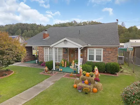 97 N Mays Ave, Prestonsburg, KY 41653