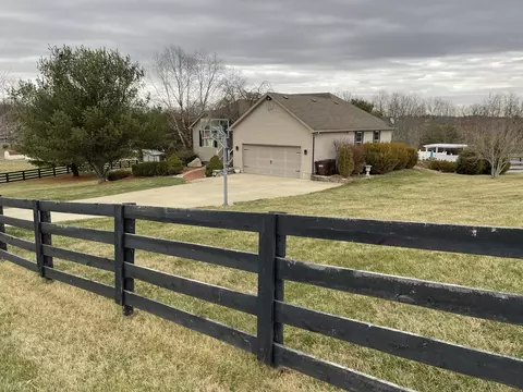 293 Rolling Meadows Dr, Lancaster, KY 40444 photo 5