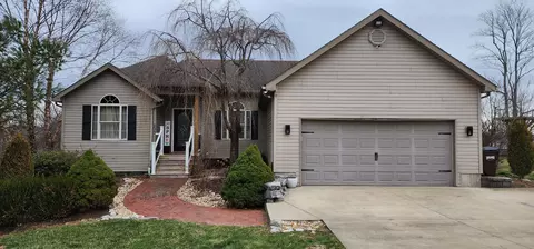 293 Rolling Meadows Dr, Lancaster, KY 40444 photo 2