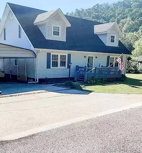 61 Richmond Ests, Van Lear, KY 41265 photo 1