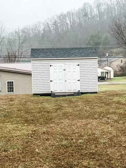 61 Richmond Ests, Van Lear, KY 41265 photo 4