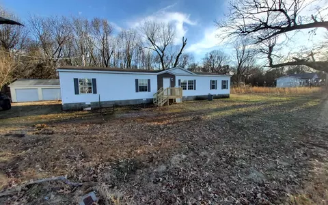 370 Dr Smith Ln, Calvert City, KY 42029