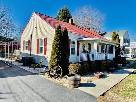 111 Lyons Ct, Hustonville, KY 40437