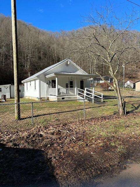 332 Dry Creek Rd, Topmost, KY 41862