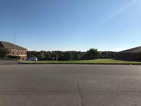 9 Center Dr, Richmond, KY 40475