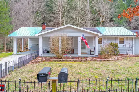 10563 Highway 490, East Bernstadt, KY 40729