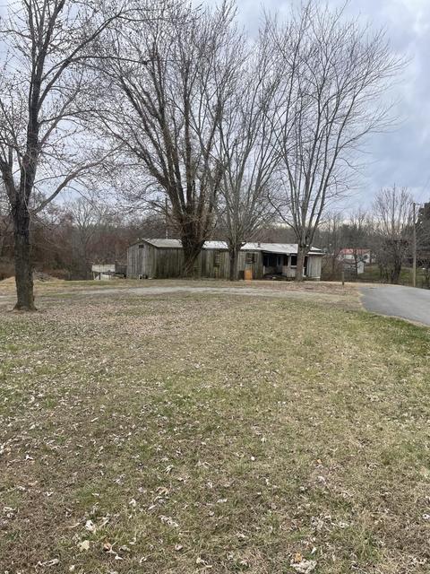 306 J Tucker Ln, Russell Springs, KY 42642