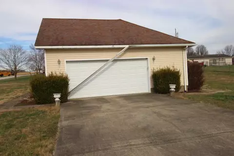79 Walnut St, Brodhead, KY 40409 photo 2