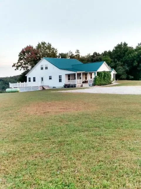 965 Oakridge Rd, Vanceburg, KY 41179