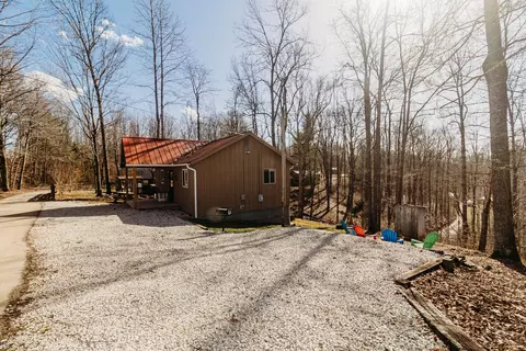 475 Midnight Pass Rd, Wellington, KY 40387