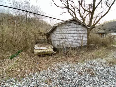427 Diablock Rd, Hazard, KY 41701 photo 6
