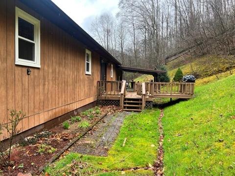 237 Poplar Br, David, KY 41616 photo 2
