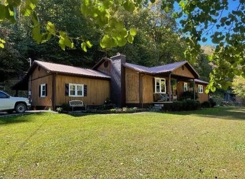 237 Poplar Br, David, KY 41616