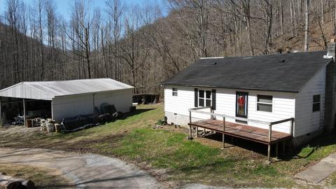 3490 Hell For Certain Rd, Hyden, KY 41749 photo 4