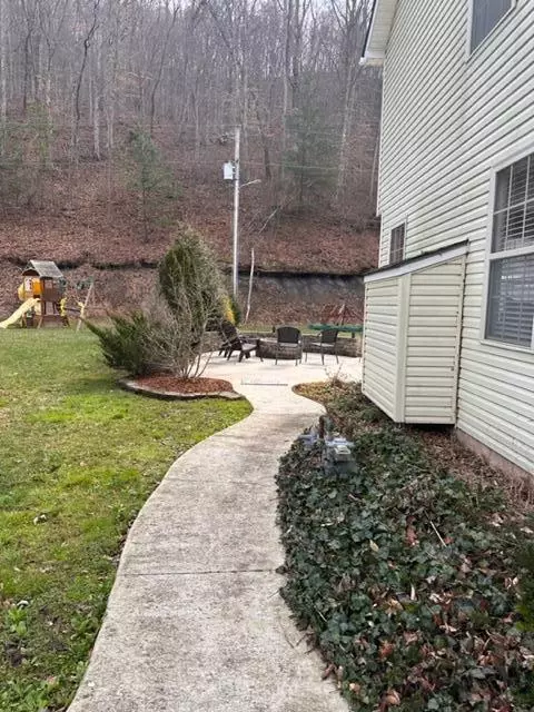 140 Stoney Brk, Van Lear, KY 41265 photo 4