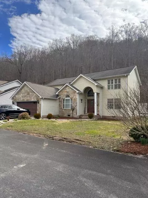 140 Stoney Brk, Van Lear, KY 41265