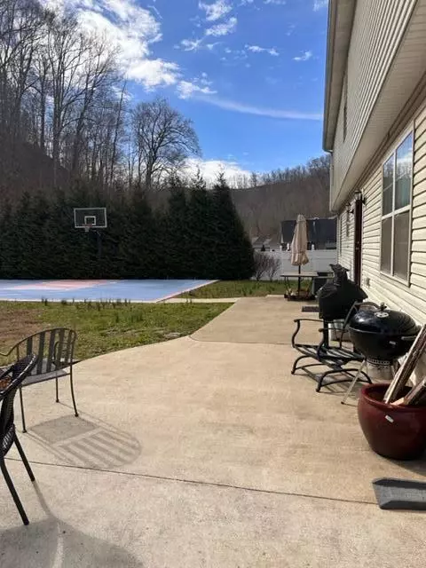 140 Stoney Brk, Van Lear, KY 41265 photo 5