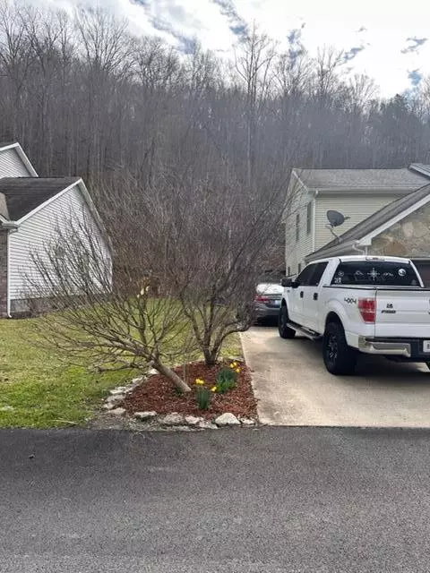 140 Stoney Brk, Van Lear, KY 41265 photo 3