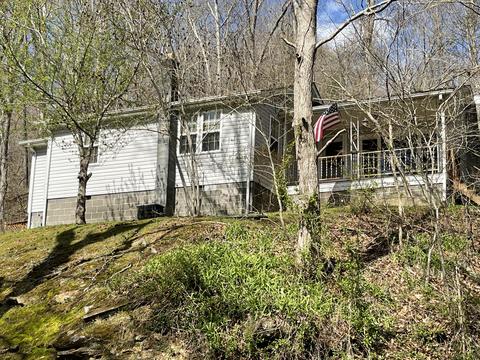365 Maple Grove Way, Heidrick, KY 40949