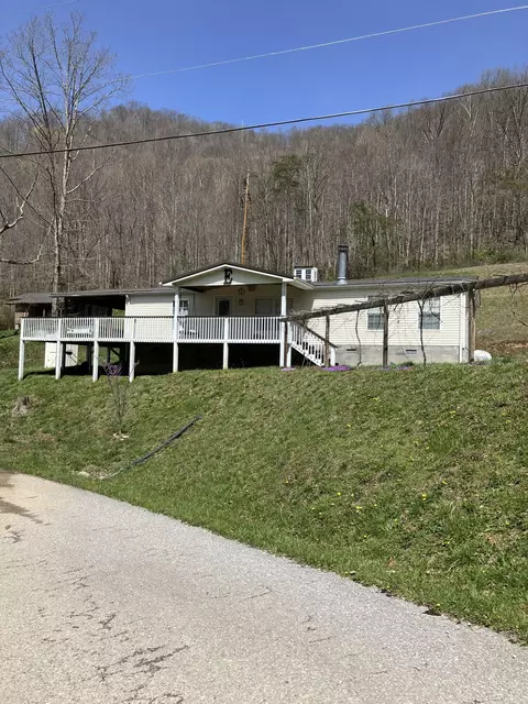 175 Tom Coal Rd, Evarts, KY 40828