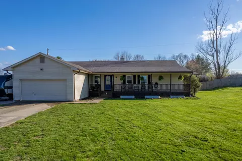 225 Castle Dr, Georgetown, KY 40324 photo 1
