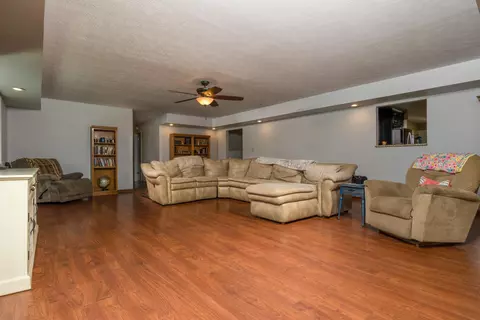 225 Castle Dr, Georgetown, KY 40324 photo 4