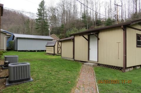 556 E Main St, Lynch, KY 40855 photo 127