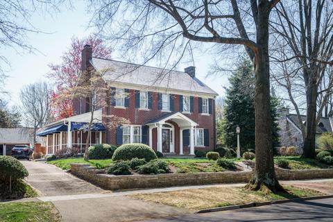 1236 Summit Dr, Lexington, KY 40502