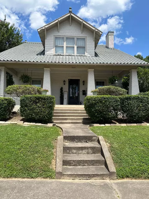 309 5th St, Paintsville, KY 41240
