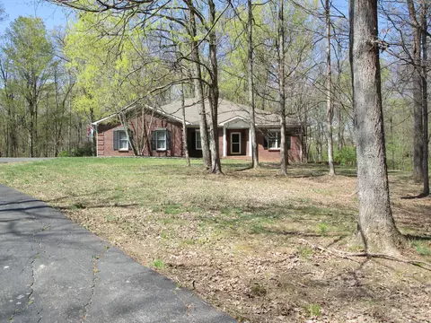 1020 Locust Pt, Lawrenceburg, KY 40342