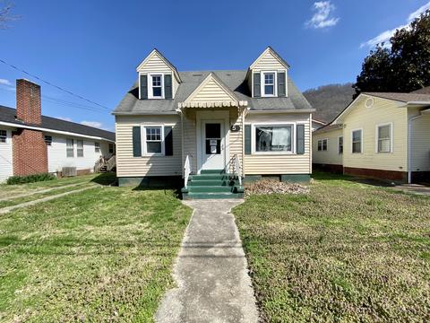 51 1st St, Loyall, KY 40854
