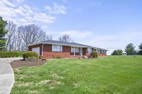 2046 Hancock Valley Dr, Winchester, KY 40391