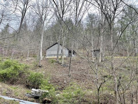 616 Honeysuckle Rd, Stinnett, KY 40868