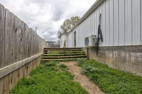 522 E Locust St, Mount Sterling, KY 40353 photo 9