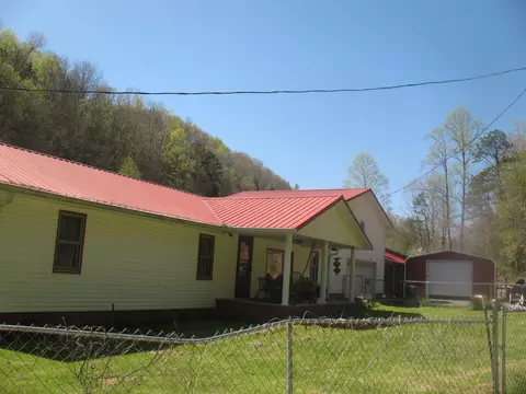811 Knob Lick Br, Stinnett, KY 40868