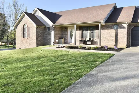 1132 Twelve Oaks Dr, Lawrenceburg, KY 40342