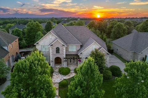 2280 Barnwell Ln, Lexington, KY 40513