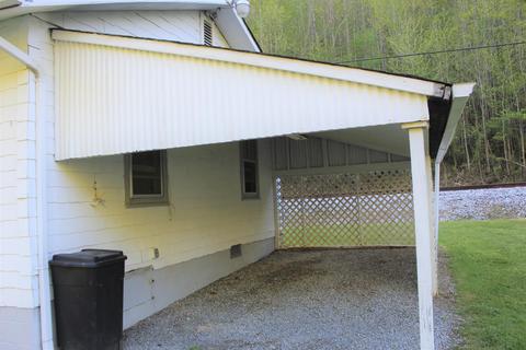 69 Bertha Slusher Rd, Arjay, KY 40902 photo 6