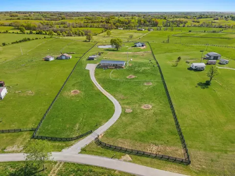 741 Hendricks Ln, Cynthiana, KY 41031