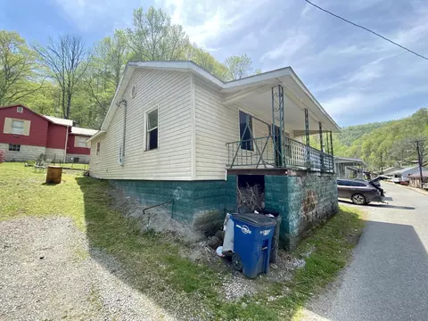 414 Main St, Teaberry, KY 41660 photo 2