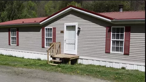 1037 Ratliff Creek Rd, Pikeville, KY 41501